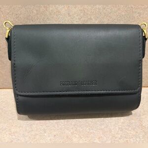 Portland Leather Black Mini Metro